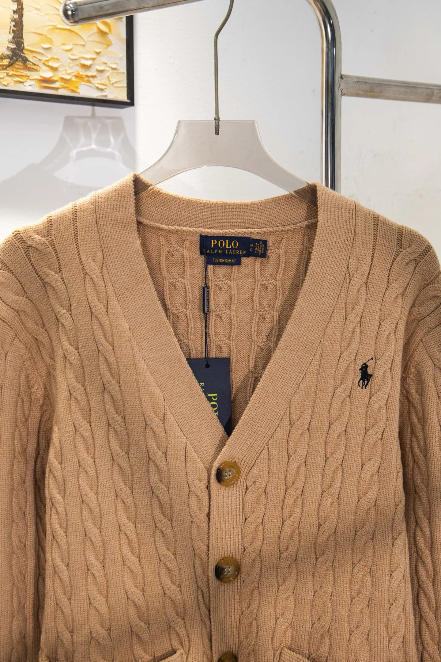 P210 model number: Y198 Ralph Lauren men's cardigan jacket men's hemp flower cardigan. The version is really good-looking. It can be worn alone or as a jacket to be worn inside or outside. The upper body shows personal fashion charm. Four colors are available. Same style for men and women. A must-see item for new summer products. Hang tag. Hanging beads. Washable packaging bag. Full set of accessories. Very good appearance. Super exquisite workmanship. Size: S-XL
